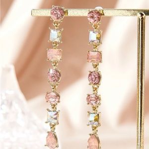 Bran new beautiful drop earring.